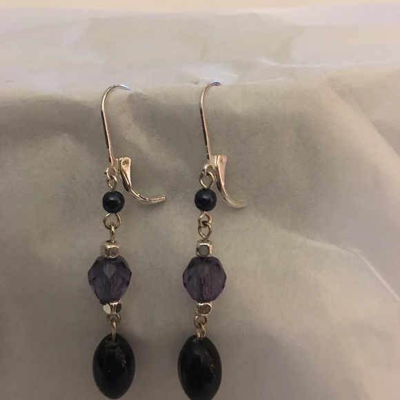 5 Beautiful pairs of dangle earrings. - Picture 6 of 6